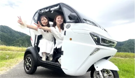 円山川沿いを走るトゥクトゥク