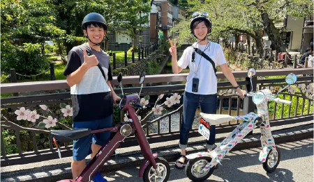 橋の上で記念撮影するお客様